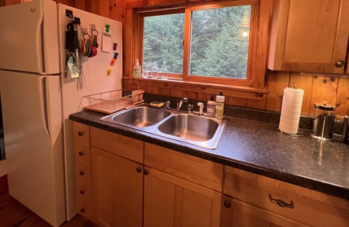 Mount Vernon Casa | Quiet three bedroom lakefront retreat with over an acre, and 250 feet lakefront!