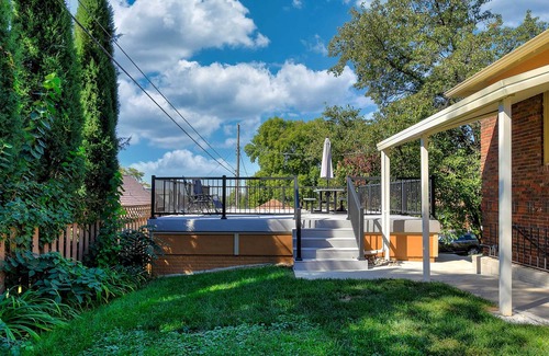Morton Meadows Cabaña | Quiet 'twin Ridge' Omaha House: Screened-in Porch!