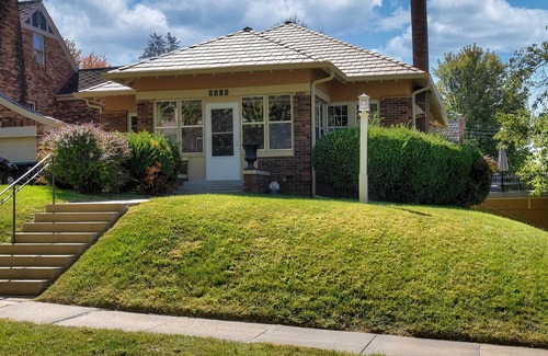 Morton Meadows Cabaña | Quiet 'twin Ridge' Omaha House: Screened-in Porch!