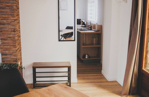 Oissel Casa | Quiet two-bedroom house on the banks of the Seine with parking space. Outdoor terrace