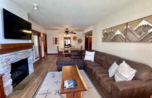 Mammoth Lakes Casa | Quiet, Updated, Corner Condo in the Village! Parking, Pool & Spa
