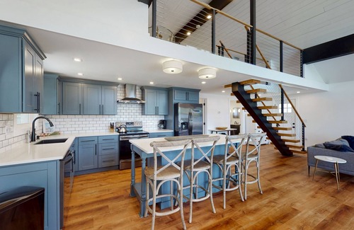 Bradford Cabaña | Quiet Upstate NY Waterfront Lakehouse