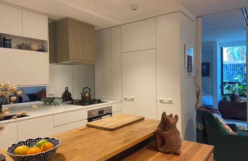 Coburg Apartamento | Quiet Urban Oasis. Central to both City and Parkland. Easy Ground floor access