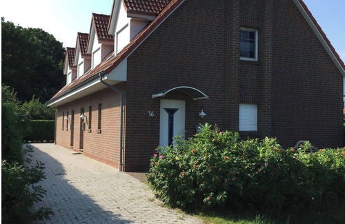 Dornumergrode Casa | Quiet vacation home offers a wonderful view of the dyke and many sports and leisure activities