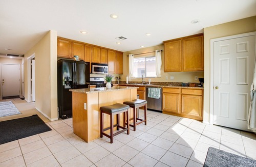 Enterprise Casa | Quiet Vegas Home: 10 Mi to the Strip!