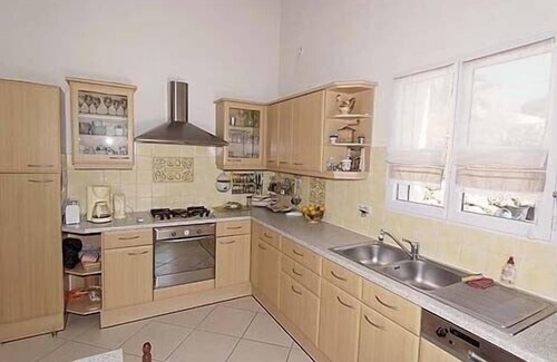 Roquebrune-sur-Argens Villa | Villa con piscina con vistas al mar y a las colinas en un parque seguro con tenis a 1 km de la playa