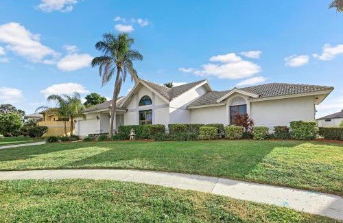 Marco Island Casa | Quiet waterfront home with pool, dock and bicycles