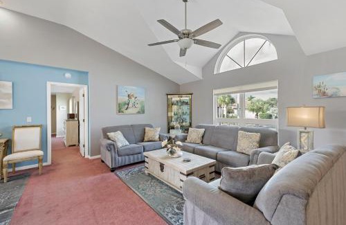 Marco Island Casa | Quiet waterfront home with pool, dock and bicycles