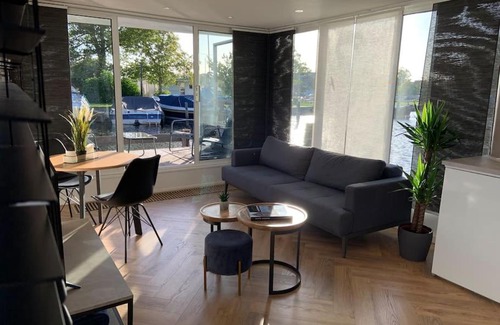 Municipality of Aalsmeer Alquiler De Eote | Quiet Waterloft near Amsterdam and Schiphol WS11
