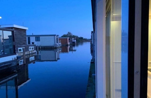 Municipality of Aalsmeer Alquiler De Eote | Quiet Waterloft near Amsterdam and Schiphol WS17