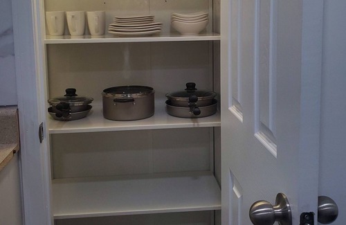 Gainesville Casa | Quiet, woodsy little one bedroom basement apartment