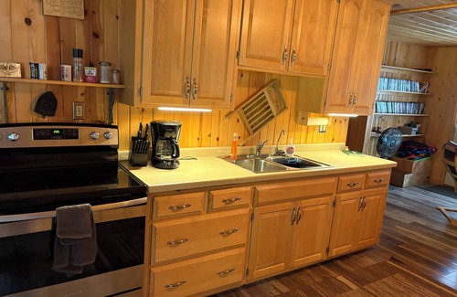 Long Prairie Cabina | QUIET, Year round Cozy Cabin on a great fishing lake