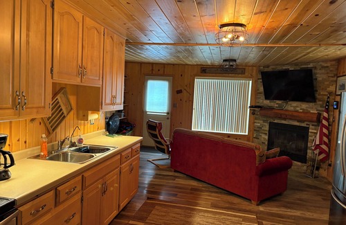 Long Prairie Cabina | QUIET, Year round Cozy Cabin on a great fishing lake