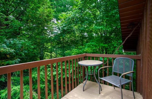 Walland Casa | Quietside Cabin Grill Fire Pit Fireplace