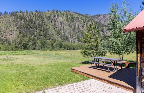 Clinton Cabina | Quigley Bunkhouse - a simple cabin with a million dollar view!