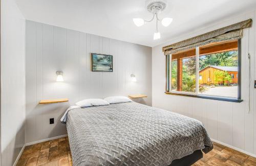 Quilcene Casa | Quilcene Room 1 at Mount Walker Inn