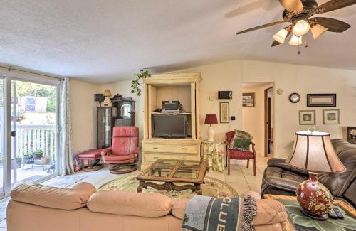 Quincy Casa | Quincy Home with Deck and Outdoor Patio Furniture
