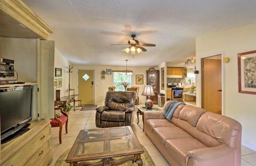 Quincy Casa | Quincy Home with Deck and Outdoor Patio Furniture