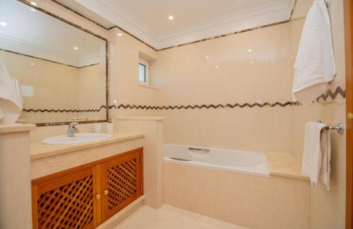 Estombar Villa | Quinta da Boa Nova - Cheerful and spacious 2-bedroom duplex