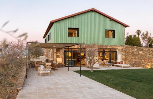 Queimada Casa | Quinta do Olival Loft Farmhouse in Douro Valley