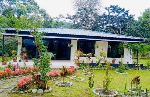 Mindo Villa | Quinta El Dorado - private villa near Mindo