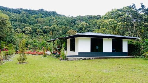 Mindo Villa | Quinta El Dorado - private villa near Mindo