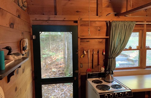 Readfield Cabina | Quintessential 2-bedroom cabin steps from Maranacook Lake in charming Readfield