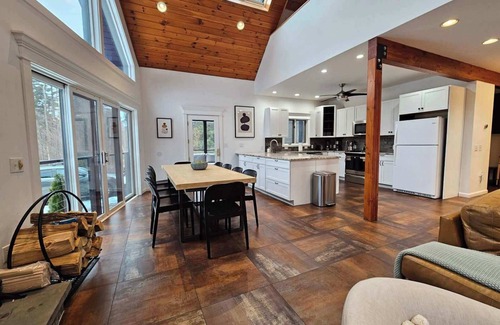 Becket Casa | Quintessential 6-BR Berkshires Lodge