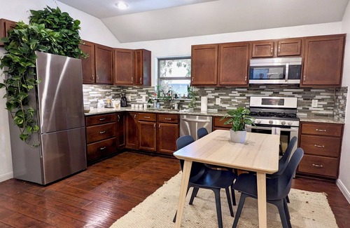 St. John - Coronado Hills Casa | Quintessential Austin house with private recording studio in back