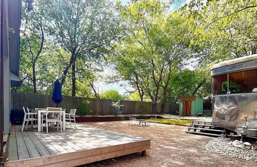 St. John - Coronado Hills Casa | Quintessential Austin house with private recording studio in back