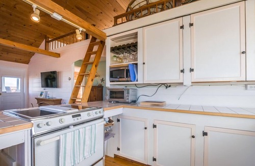 East Sandwich Cabaña | Quintessential Cape Cod Beach Cottage! Located on the water at Spring Hill Beach
