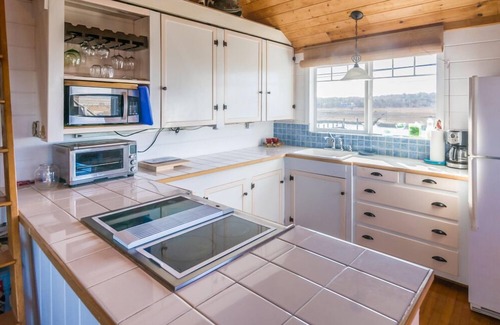 East Sandwich Cabaña | Quintessential Cape Cod Beach Cottage! Located on the water at Spring Hill Beach