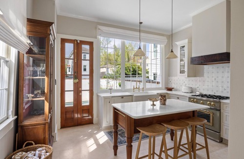 Downtown Charleston Casa | Quintessential Charleston experience at this luxurious 2-bedroom, 2.5-bath