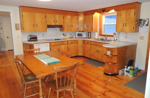 Orleans Otro | Quintessential Farmhouse with WiFi and incredible views in Brownington, VT