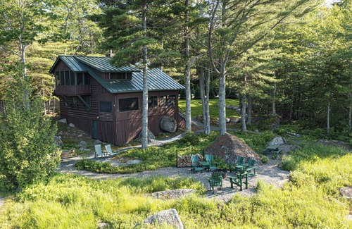 Lucerne-in-Maine Casa | Quintessential Maine Lake House, 280Ft of Waterfront, near Acadia & Bar Harbor