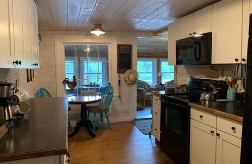 Acworth Cabaña | Por excelencia de Nueva Inglaterra Lake Front Cottage