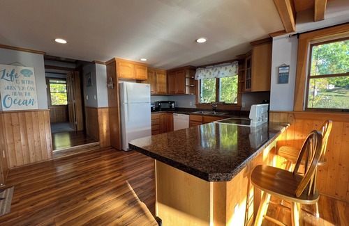 Sebascodegan Island Cabaña | Quintessential oceanfront Maine cottage on the shore of picturesque Cundy`s Harbor!
