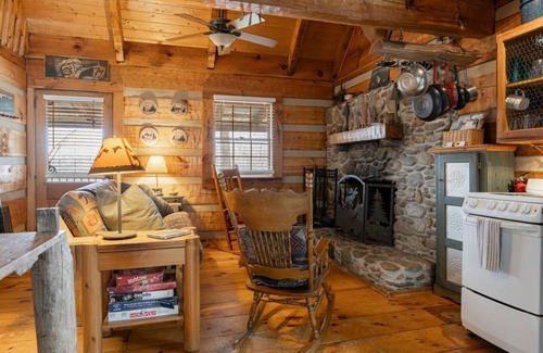 Weaverville Cabina | Quintaesencia Log Cabin privada: Con vistas French Broad River