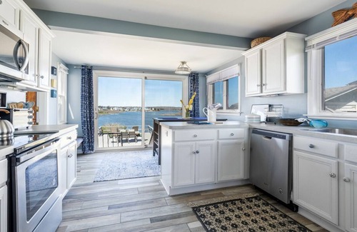 Matunuck Casa | Quintessential Waterfront Beach Home-Steps away to private association beach and East Matunuck beach