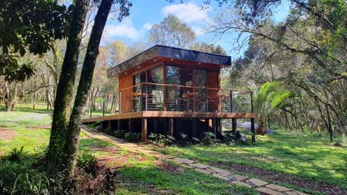 Lages Otro | Quiosque de frente para um lago