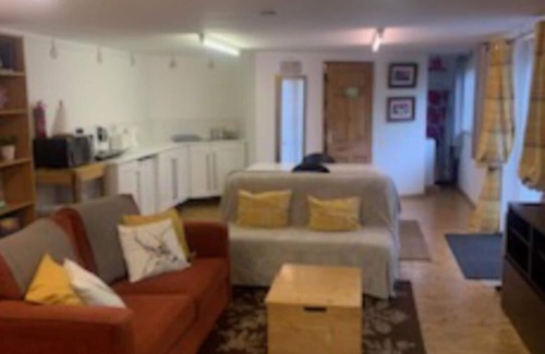 Havering Casa | Quirky 1 bedroom Annex/bungalow