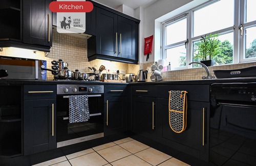Gloucester Apartamento | Quirky 4BR Home by the Army Base