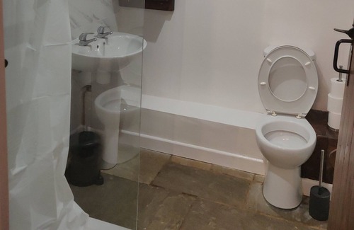 Kington St Michael Apartamento | Quirky cart shed renovation, en-suite bathroom, wood burner, close to amenities