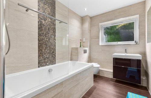 Solihull Casa | Quirky Family Friendly Home