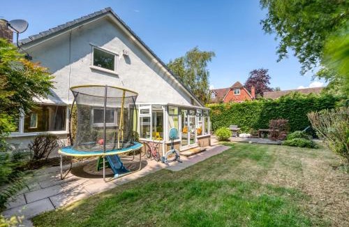 Solihull Casa | Quirky Family Friendly Home