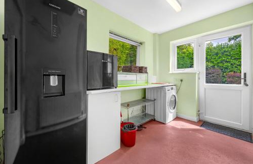 Solihull Casa | Quirky Family Friendly Home