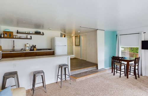 North Douglas Apartamento | Quirky Oceanfront Apt with 50+ Stairs