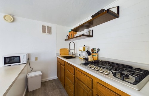 North Douglas Apartamento | Quirky Oceanfront Apt with 50+ Stairs