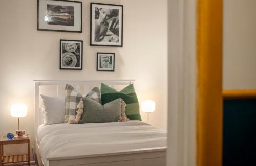 Richmond Casa | Quirky Richmond Cottage Cozy Charm and Walk to MCG