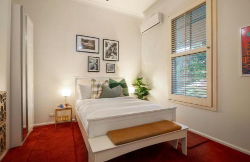 Richmond Casa | Quirky Richmond Cottage Cozy Charm and Walk to MCG